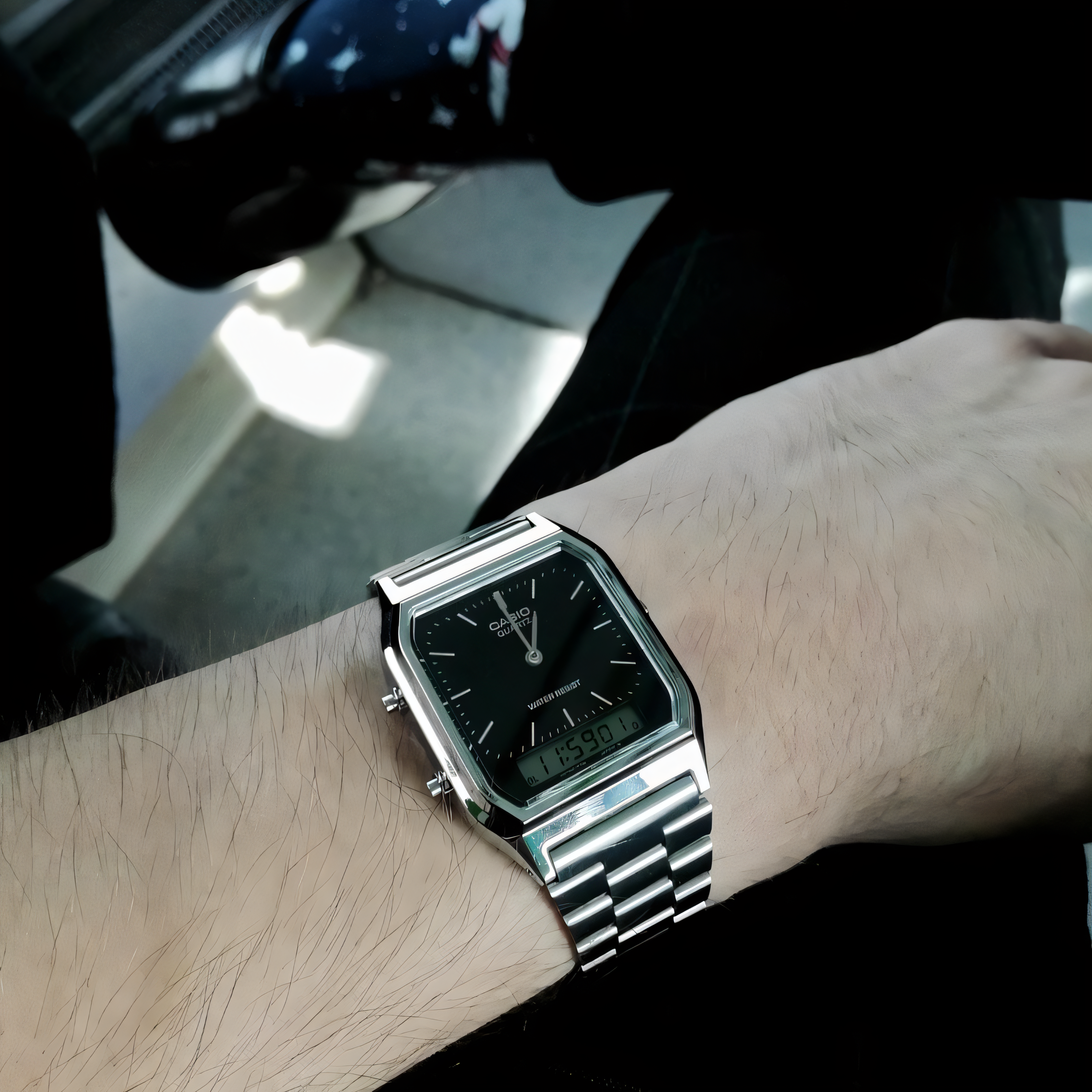 OLD MONEY GRIS FONDO NEGRO